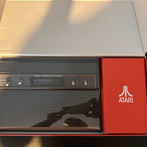 Atari 2600 Plus console like new with extra wireless controller