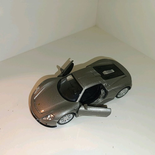 Porsche 918 Spyder 1:32 miniature like new, metal toy car
