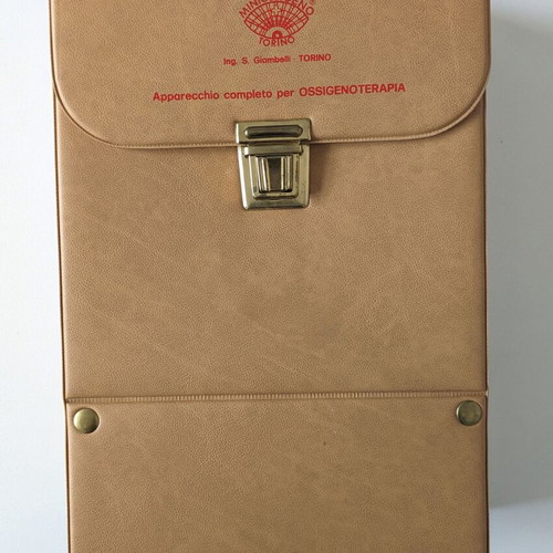 Portable vintage oxygen therapy device new, with leather case