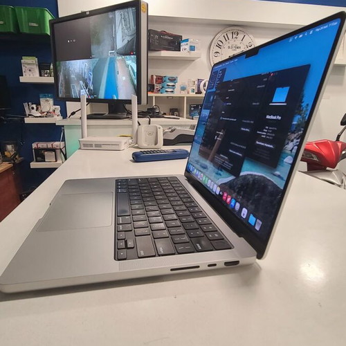 Macbook Pro 14inch M1 Pro like new, 16GB RAM, 512GB SSD, macOS Tahoe