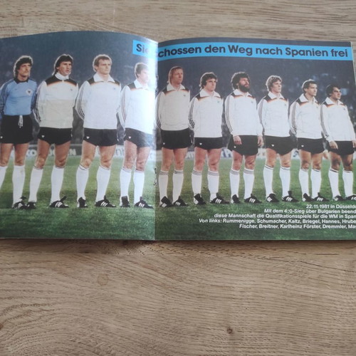 2 Albums with stickers World Cup 82 and 86 not Panini