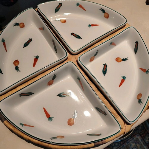 Serving platter with 4 plates and wicker base like new