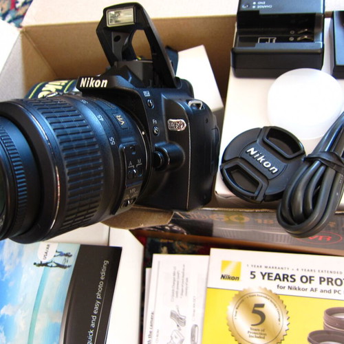 Nikon D60 DSLR Camera Kit DX Format 10.2MP with VR 18-55mm Lens like new