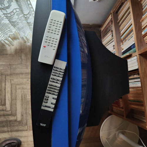 Bang & Olufsen television used 28 inches, 1980s model
