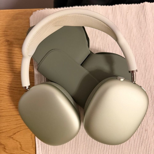 AirPods Max like new with active noise cancellation