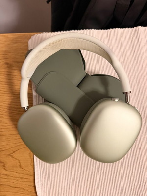 AirPods Max like new with active noise cancellation