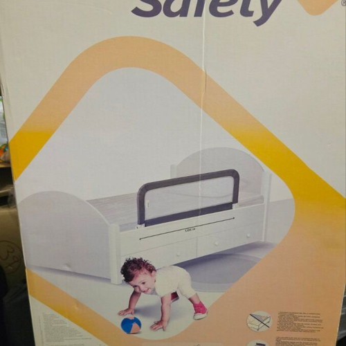 Safety 1st Bed Rail like new, mesh material, portable