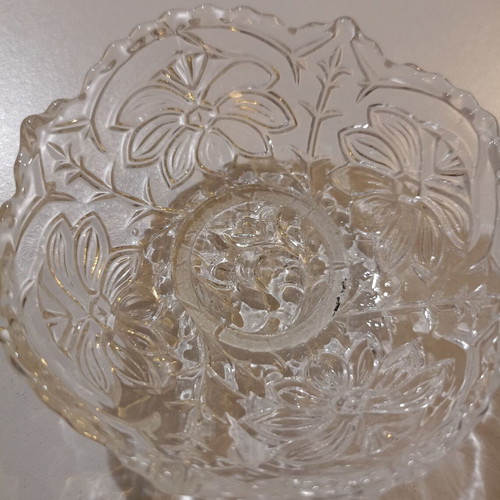 Small glass bowls with flowers and leaves used, set of 4