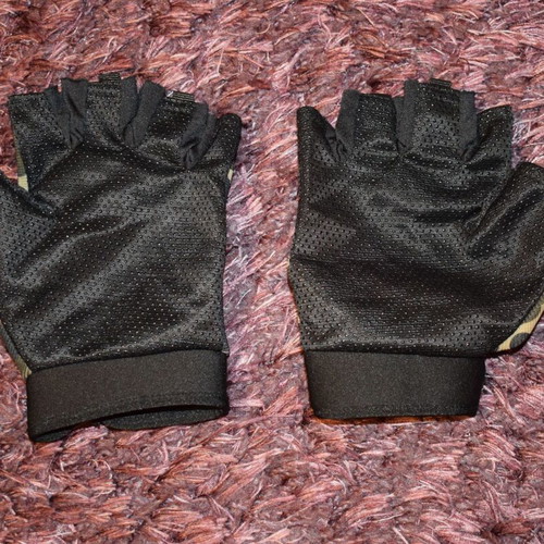5.11 tactical gloves used, size M, camouflage print