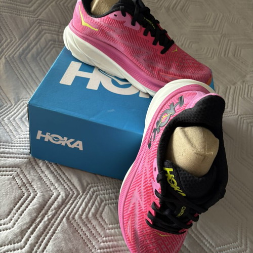 HOKA Clifton 9 women's running shoes, pink, size 38
