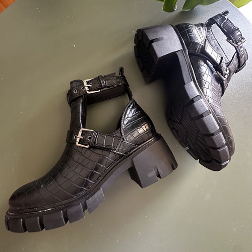 Crocodile Ankle Boots size 38 new, cut out with buckles, faux leather