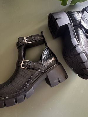 Crocodile Ankle Boots size 38 new, cut out with buckles, faux leather