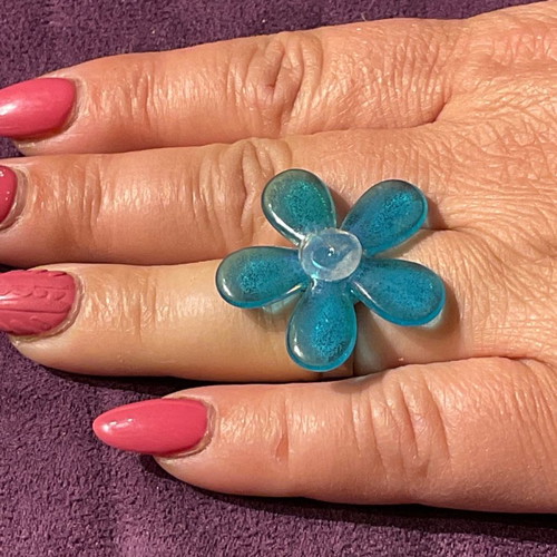 Ornate flower-shaped ring size 17mm