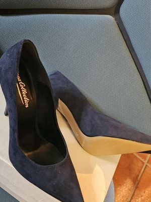 Linear Collection pumps size 39 like new