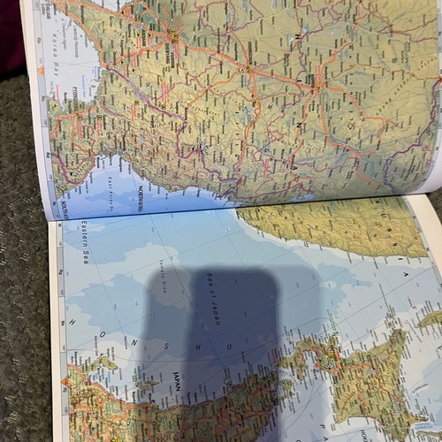 Family World Atlas Special Edition coffee table book like new
