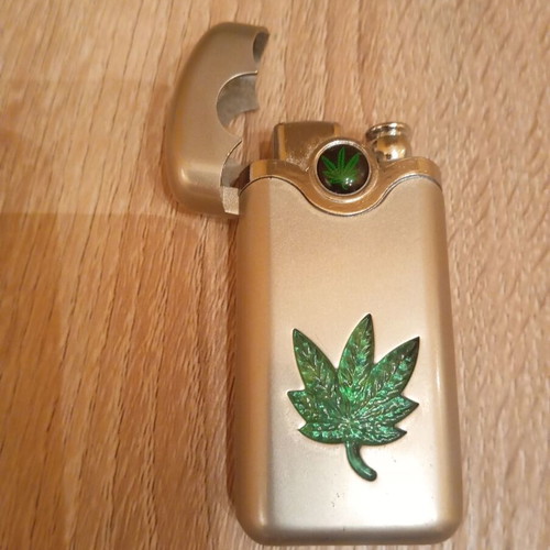 Vintage rare gas lighter like new