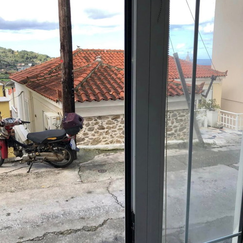 Διαμέρισμα 2 υπνοδωματίων στο Καρλόβασι Σάμου με κλιματισμό