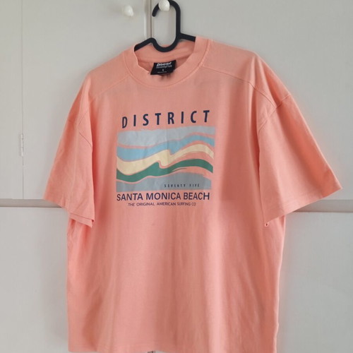 District T Shirt Small like new, multicolor