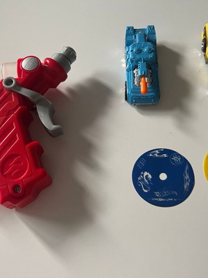 Hot Wheels Light Speeders Set used with color-changing gun and 2 cars
