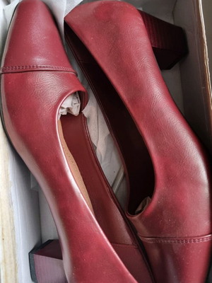 Anatomic new pumps with thick low heel, size 40, burgundy