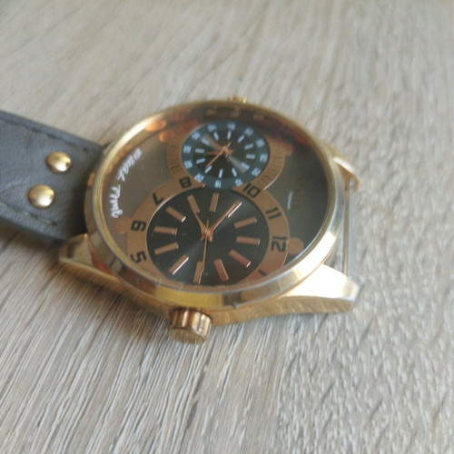 Dual time watch with broken strap for casual wear