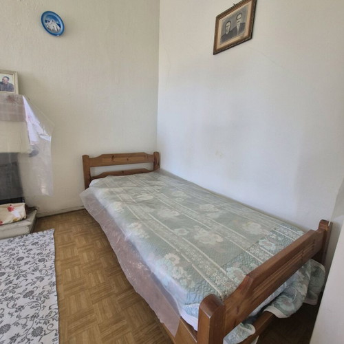 Adjustable bed with storage space like new