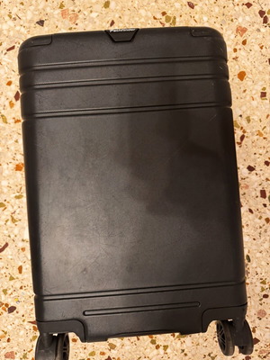 Pathfinder suitcase with multiple pockets, high quality
