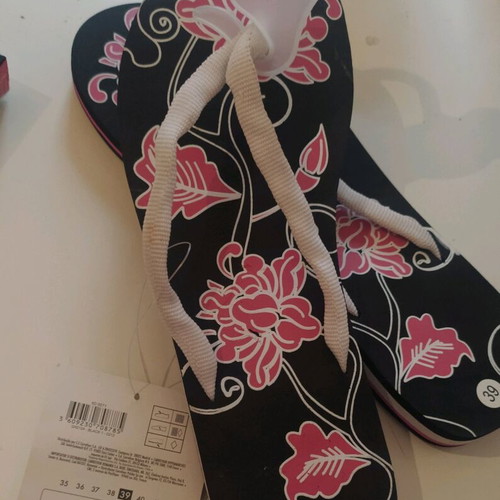Women's floral flip-flops size 39 Happy Holidays