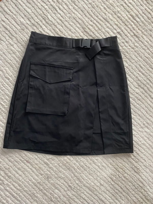 Φούστα Style Grunge σαν καινούργιο, μεγέθη Medium και Large, μαύρη