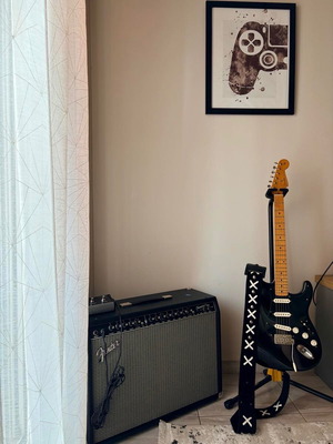 Fender Stratocaster David Gilmour like new with Fender Champion 100 amplifier