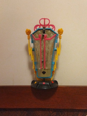 Monster High experiment chamber