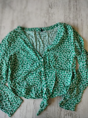H&M blouse like new green with white flowers, viscose, size M