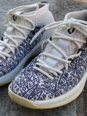 Adidas Dame 4 Stats παπούτσια μπάσκετ σε λευκό και μαύρο, μέγεθος 42 2/3