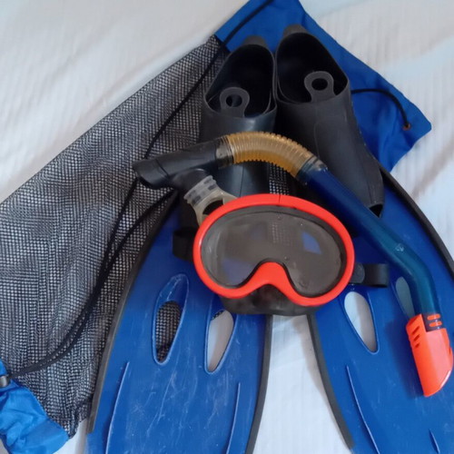Complete snorkeling set used with fins 37-38, mask, snorkel, and carrying bag