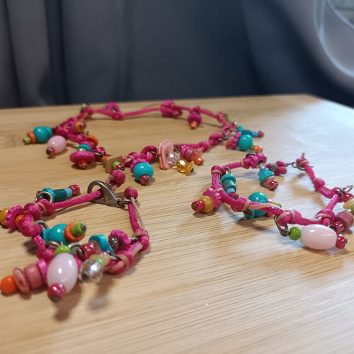 Children's jewelry set with pink and multicolor beads