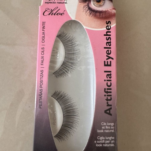 Artificial eyelashes new, closed package