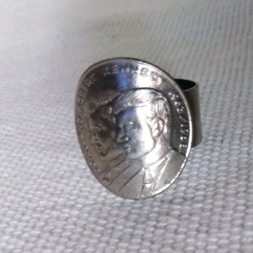 Replica ring with John and Robert Kennedy used