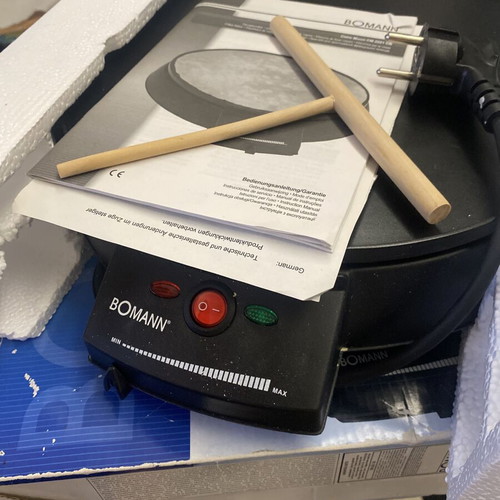 Bomann CM 2221 CB electric crepe maker like new with wooden batter spreader