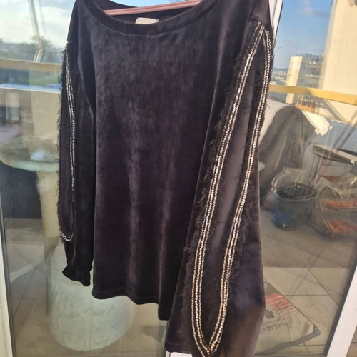 Velour blouse new, black with arm openings