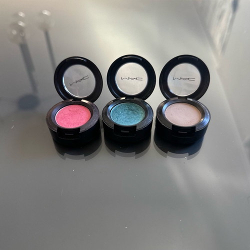 Mac eyeshadow set used with sushi flower satin, Shimmermoss, Omega matte shades
