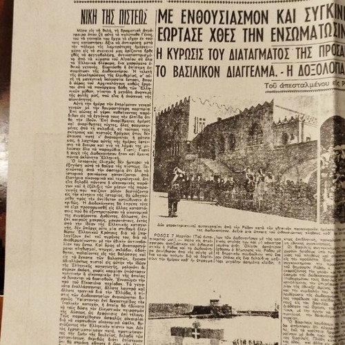 Ta Nea Newspaper Front Pages Set like new, 5 pieces