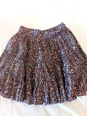 Floral skirt with large ruffles.