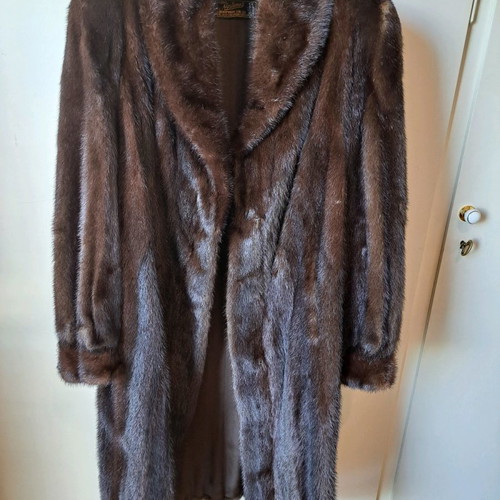 Authentic mink fur used, brown, size L