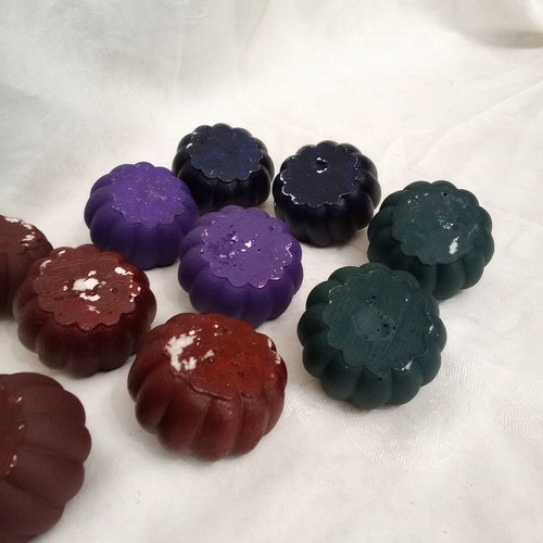 Resin pumpkins like new, pack of 10 for charms