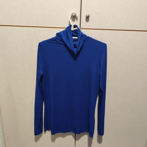 Blue turtleneck blouse like new made of viscose