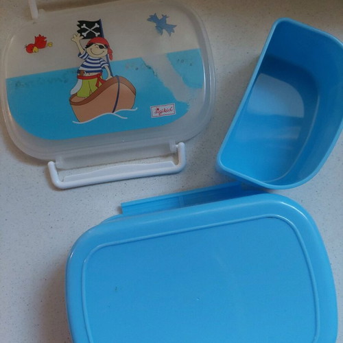 Sigikid lunchbox used for kids with inner compartment