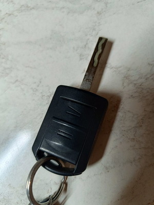 Opel key used with 2 buttons