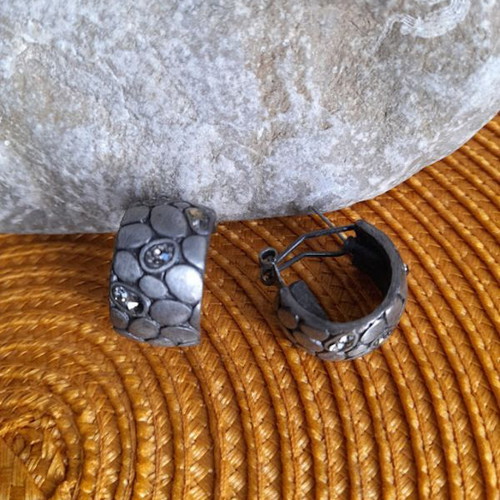 Metallic earrings like new with shiny crystals silver