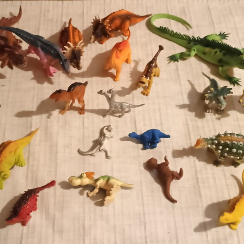 Set of 20 plastic dinosaur and reptile figures