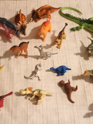 Set of 20 plastic dinosaur and reptile figures